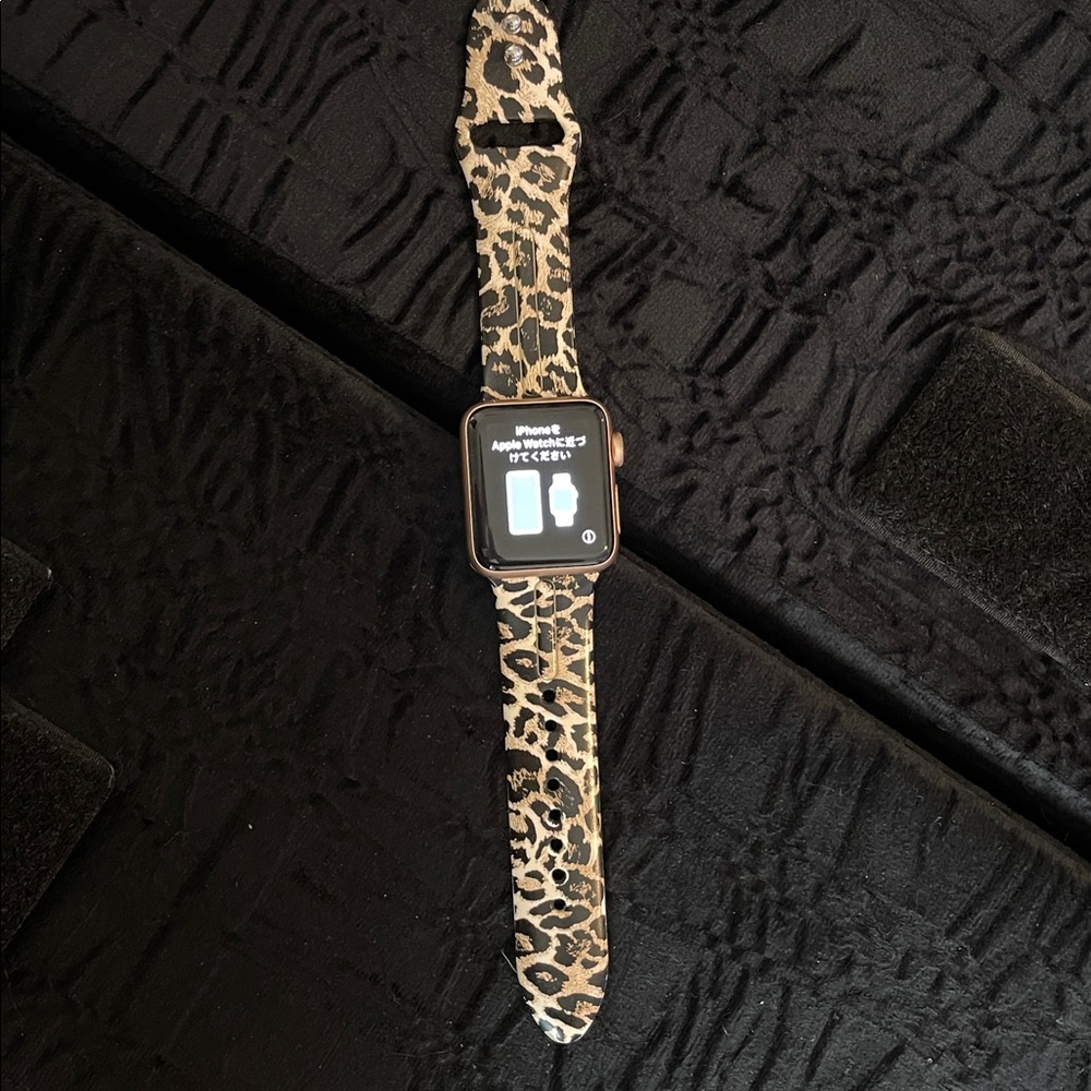 Apple Smartwatch Rose Gold 38mm Series 3 with Leopard Band